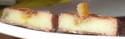 Aufgeschnittene Schoko-Marzipan-Ecken